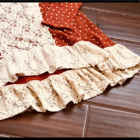 Hold-Altar’D State Beautiful Rust and Cream Top - Picture 3 of 4